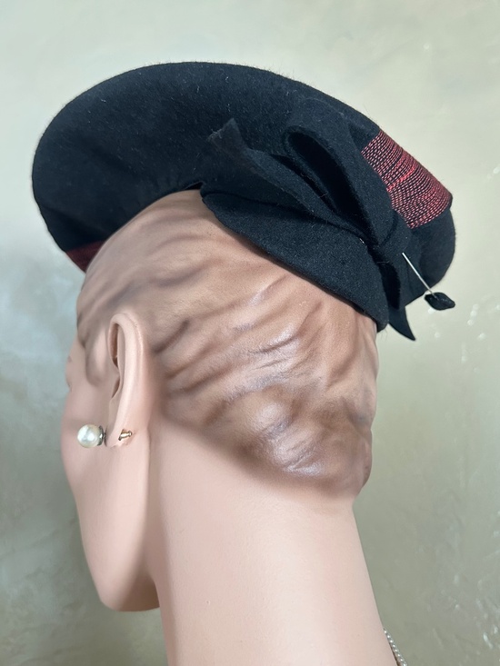 FABULOUS 1940S\' BLACK TILT hat + RED TOPSTITCHING & BACK BOW main image 11